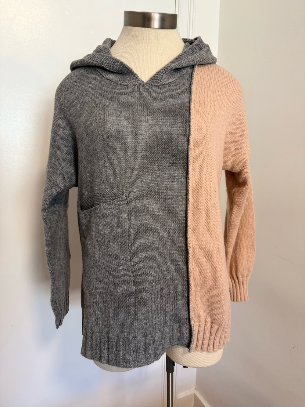 NWT!Two-Tone Gray and Blush/Camel  Hooded Sweater with Pocket -M